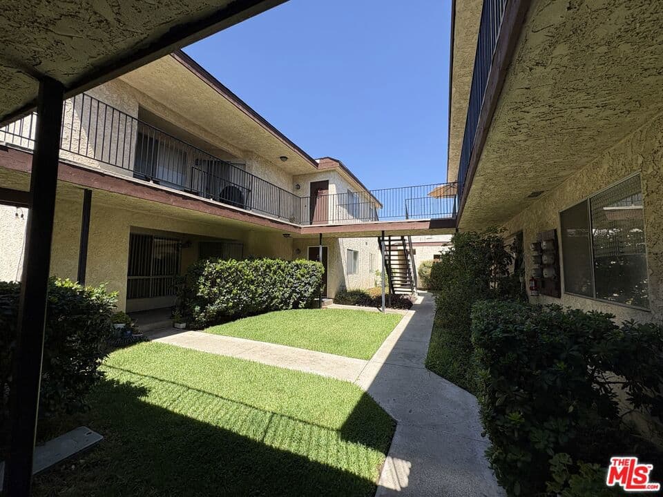 Home at 425 Linwood Avenue M, Monrovia — photo 10 of 10