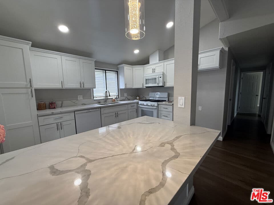 Home at 257 Las Brisas Circle, Pomona — photo 4 of 12