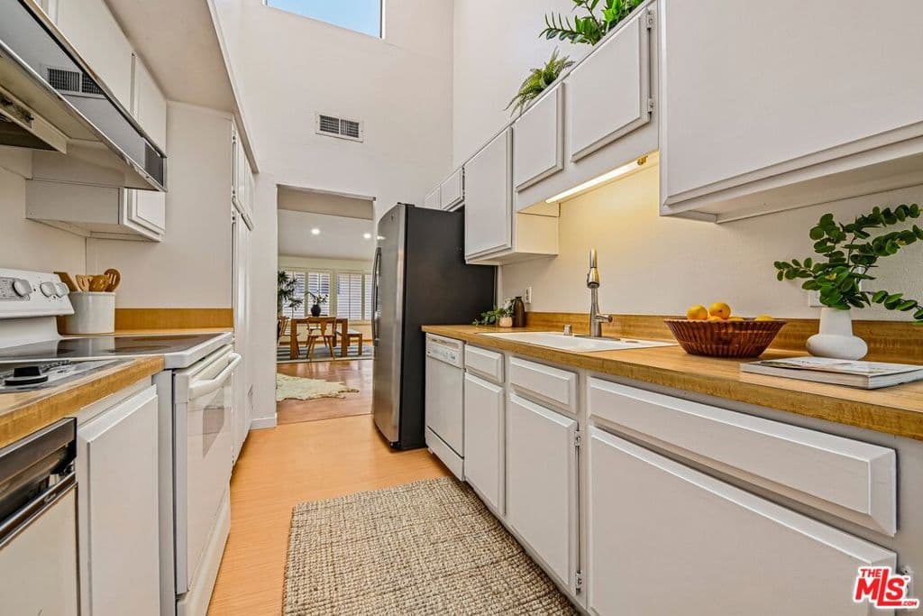 Condo at 1015 Arcadia Avenue 8, Arcadia — photo 7 of 10