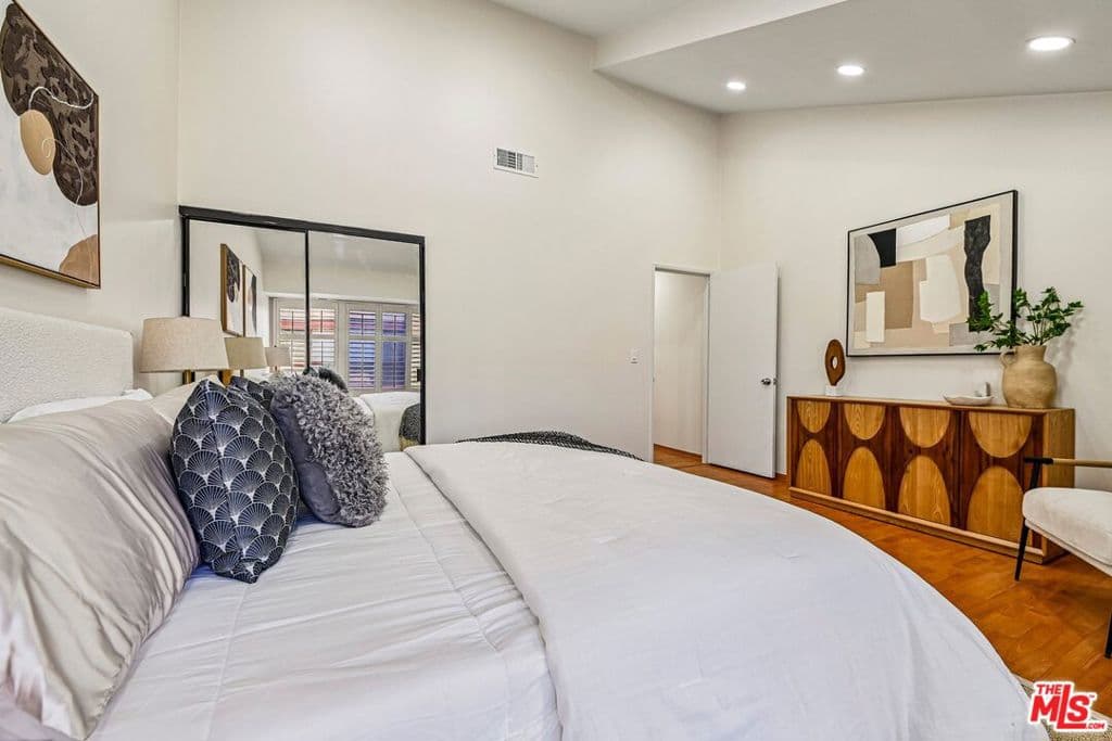 Condo at 1015 Arcadia Avenue 8, Arcadia — photo 9 of 10