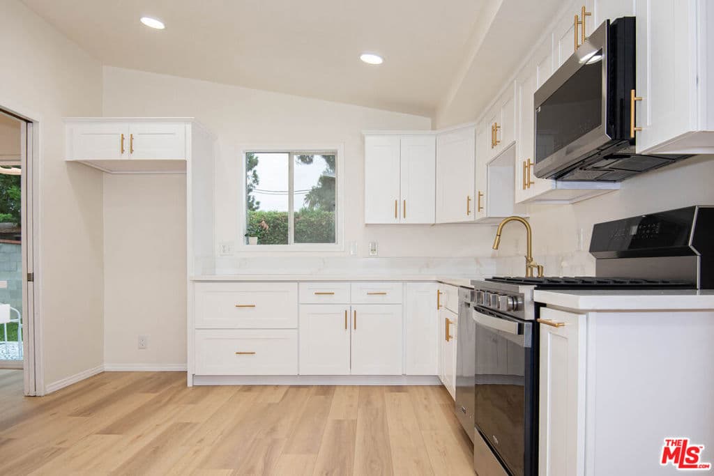 Home at 320 W Ashby Street, Azusa — photo 6 of 12