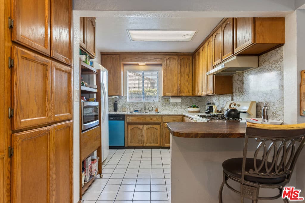 Home at 14006 Olive Street, Baldwin Park — photo 8 of 12
