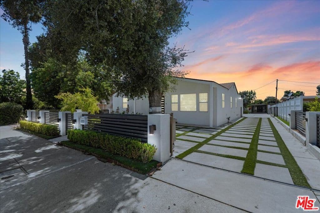 Home at 1213 S California Avenue, Monrovia — photo 4 of 12