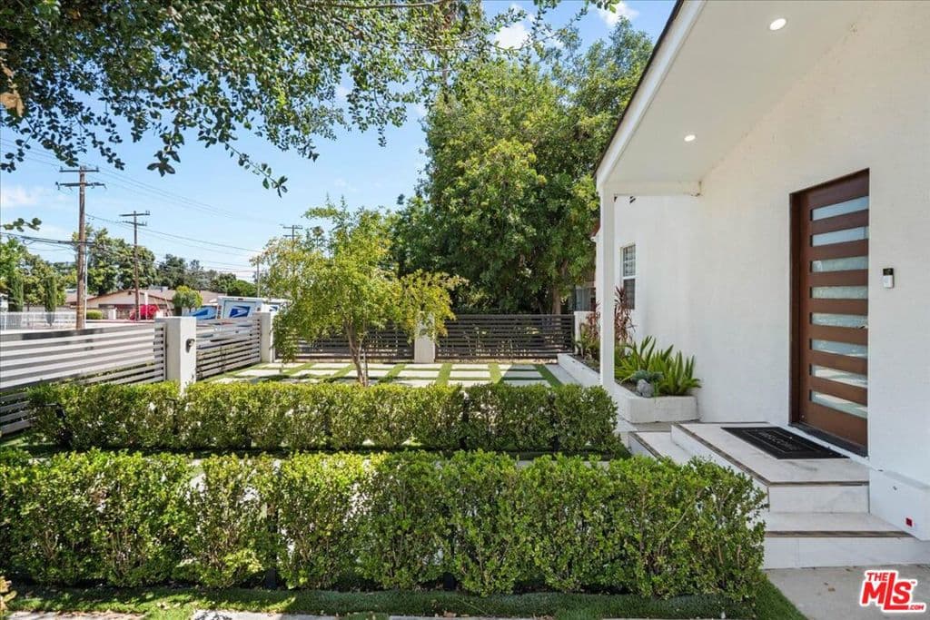 Home at 1213 S California Avenue, Monrovia — photo 5 of 12