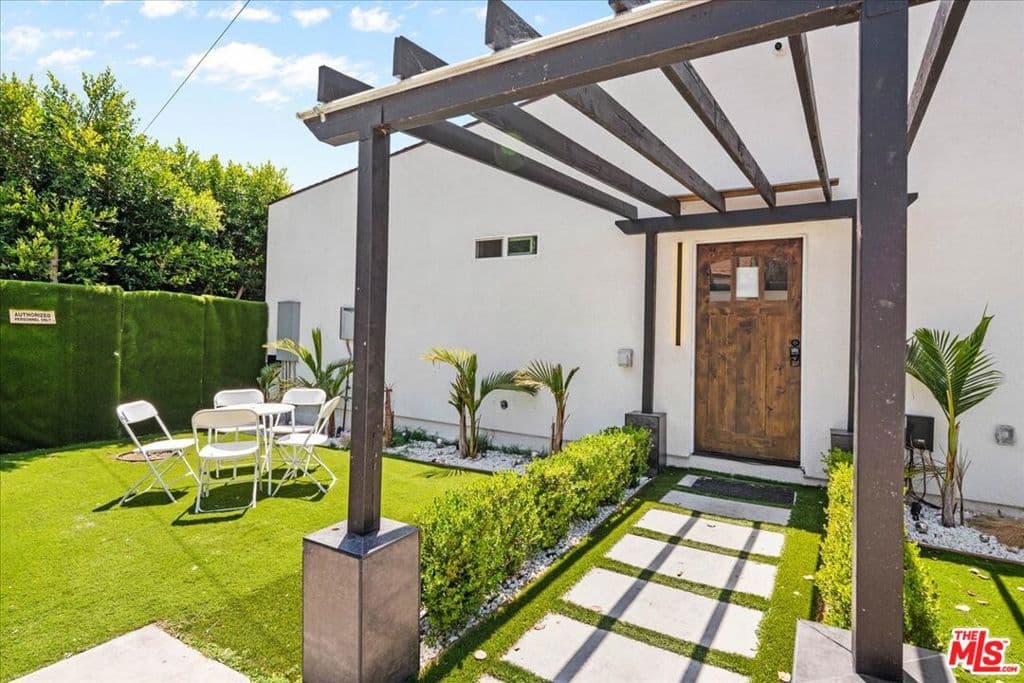 Home at 1213 S California Avenue, Monrovia — photo 6 of 12