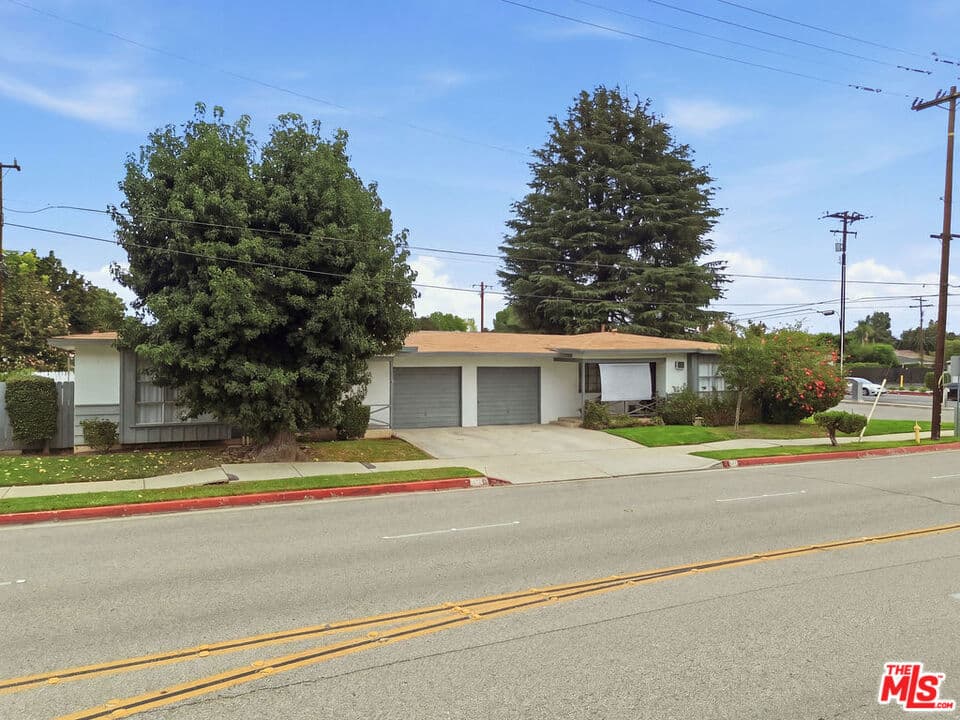 Home at 110 N Barranca Avenue, Glendora — photo 2 of 11