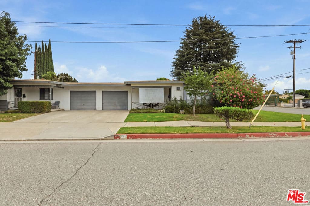 Home at 110 N Barranca Avenue, Glendora — photo 3 of 11