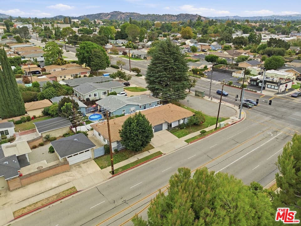 Home at 110 N Barranca Avenue, Glendora — photo 8 of 11