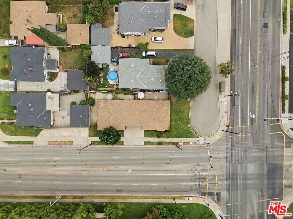 Home at 110 N Barranca Avenue, Glendora — photo 10 of 11