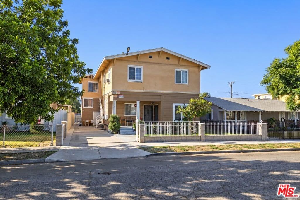 Home at 828 Hawthorne Place, Pomona — photo 2 of 11