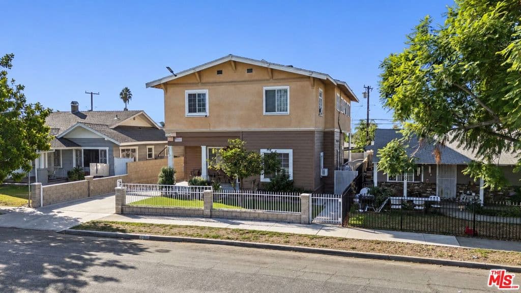 Home at 828 Hawthorne Place, Pomona — photo 3 of 11