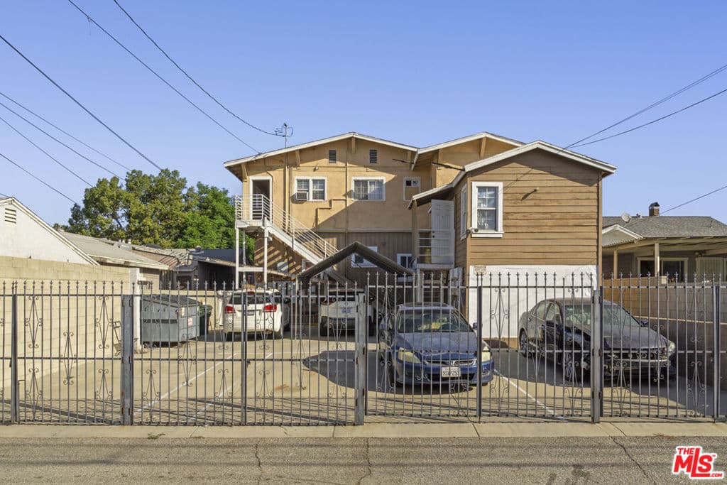 Home at 828 Hawthorne Place, Pomona — photo 4 of 11