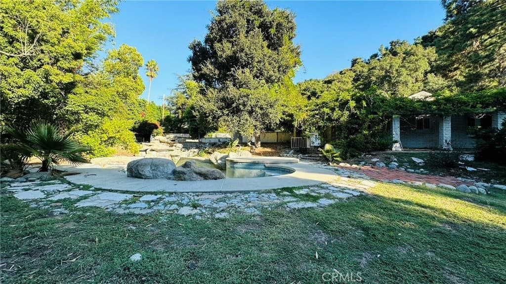 Home at 18 Woodlyn Lane, Bradbury — photo 9 of 11