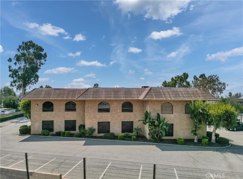 Home at 425 W Bonita Avenue, San Dimas — photo 3 of 12