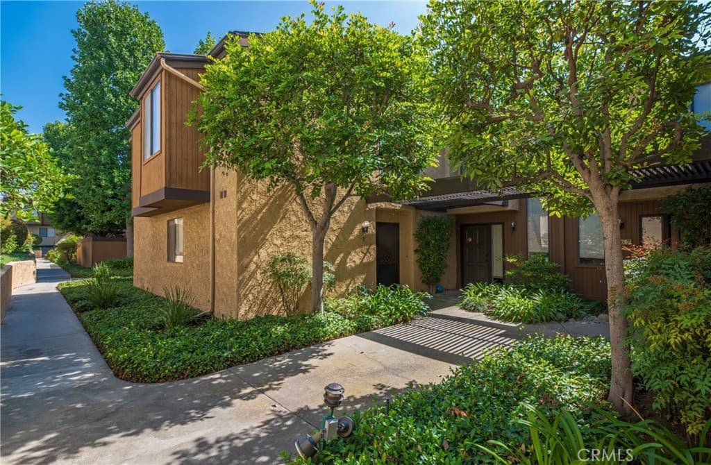 Condo at 267 Linwood Avenue E, Monrovia — photo 1 of 12