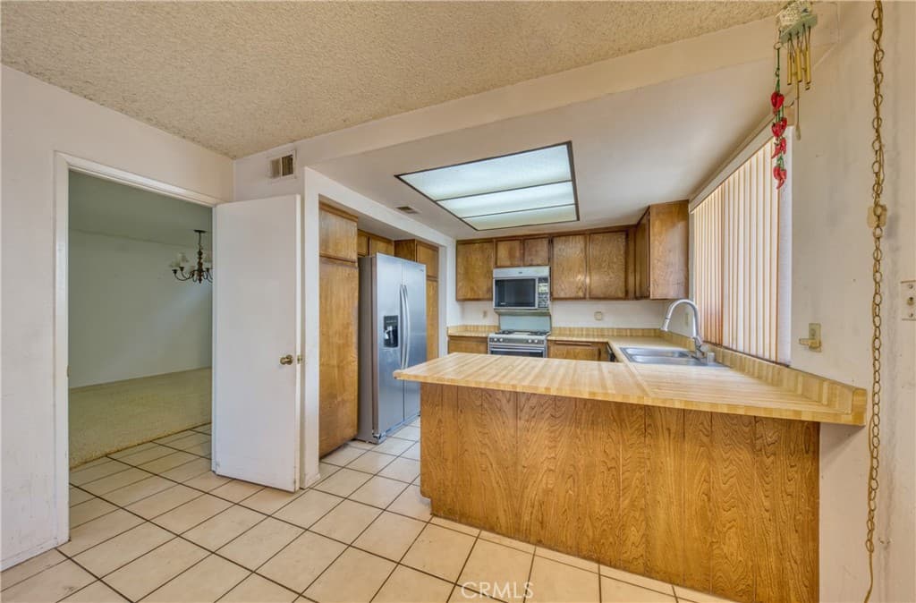 Condo at 267 Linwood Avenue E, Monrovia — photo 12 of 12