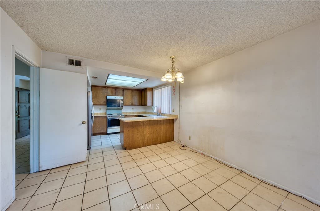 Condo at 267 Linwood Avenue E, Monrovia — photo 10 of 12