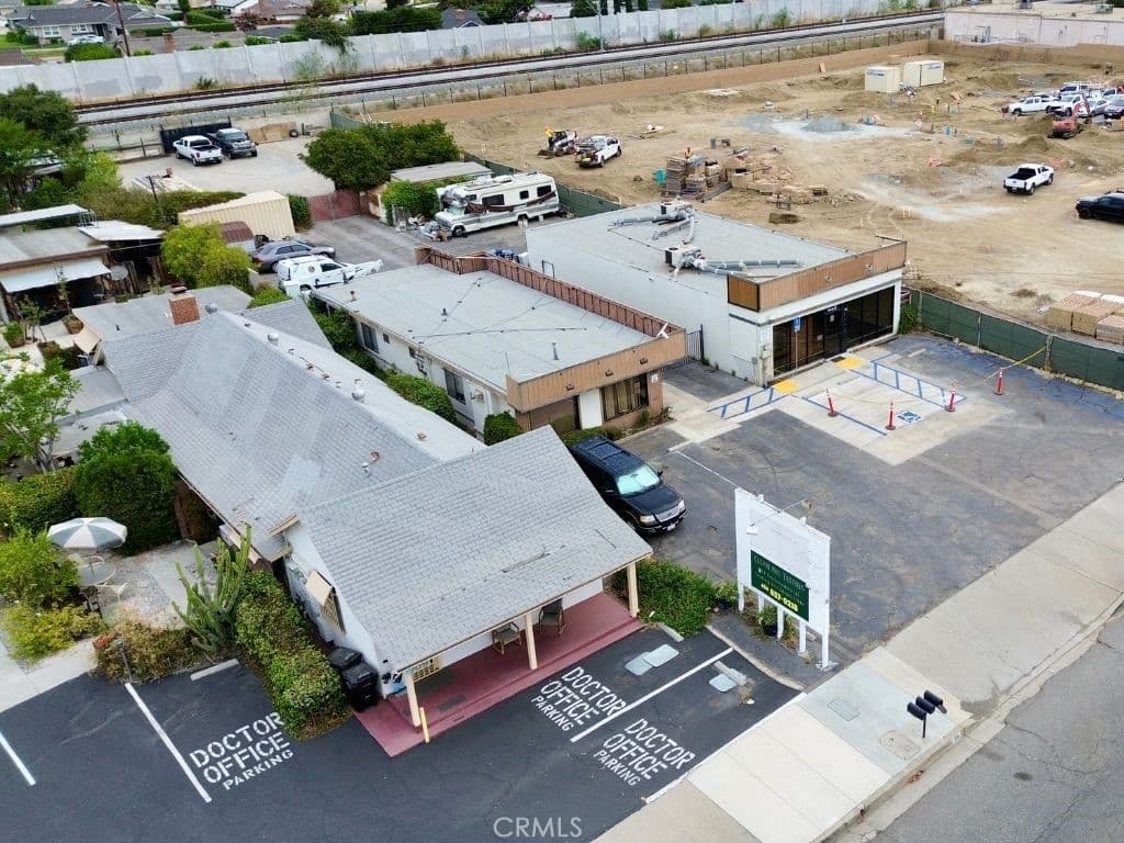 Home at 709 E Route 66, Glendora — photo 2 of 5