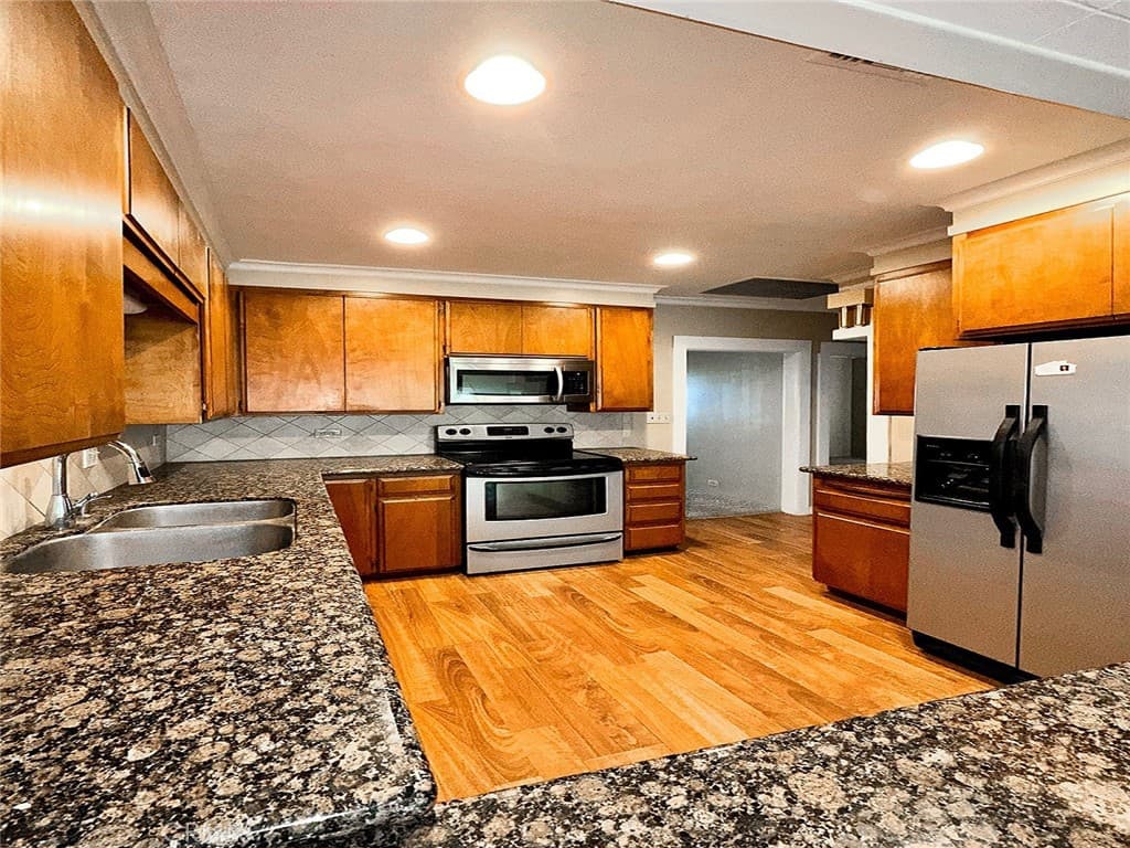 Home at 319 N Encinitas Avenue, Monrovia — photo 6 of 12