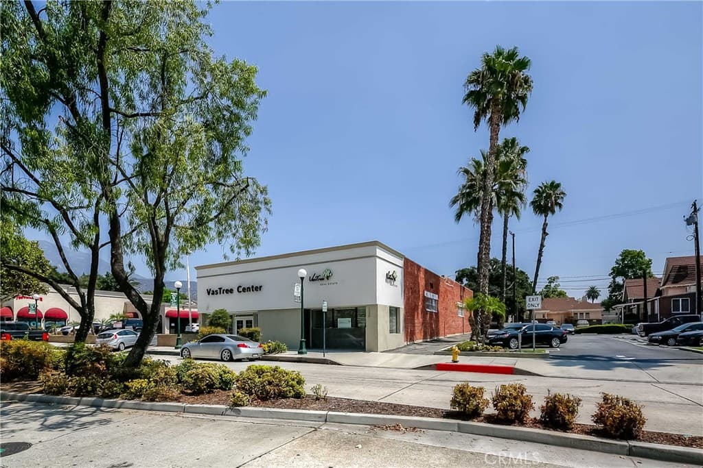 Commercial at 220 218-220 S Myrtle Avenue, Monrovia — photo 1 of 12