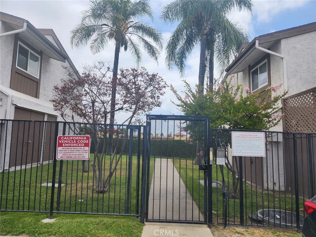 Townhouse at 1047 E Huntington Drive C, Monrovia — photo 4 of 12