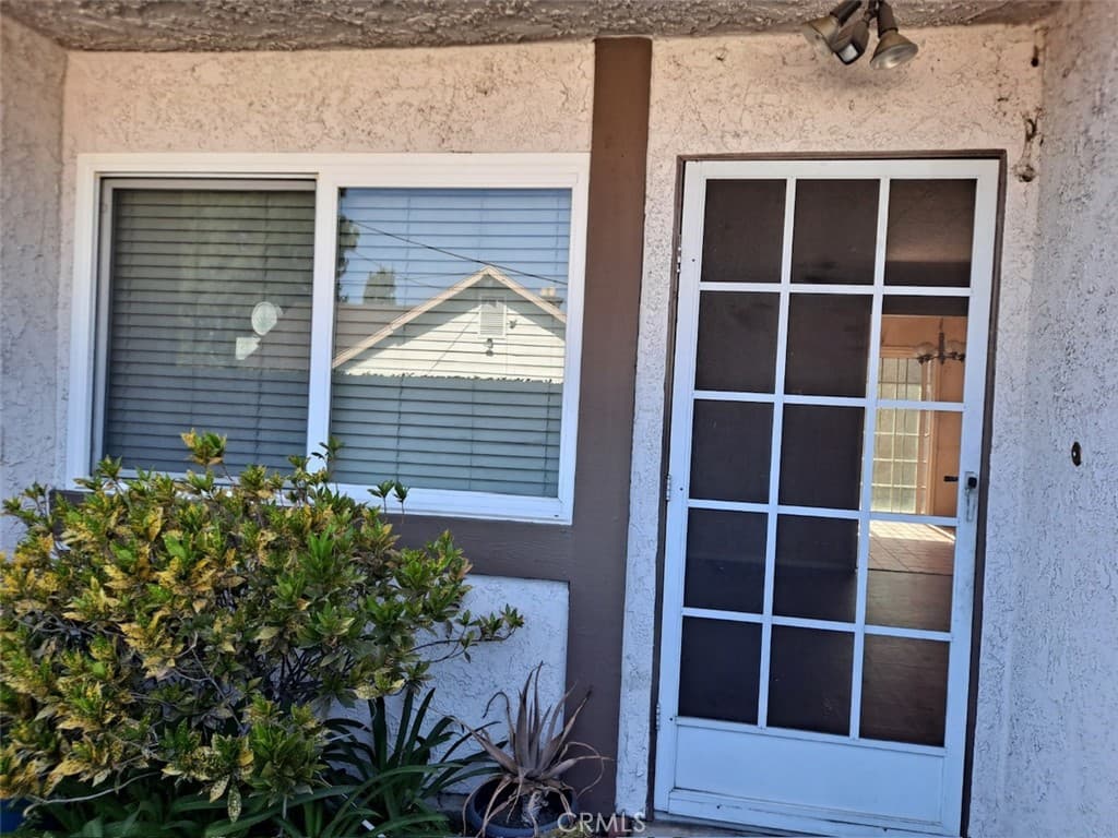 Townhouse at 1047 E Huntington Drive C, Monrovia — photo 5 of 12