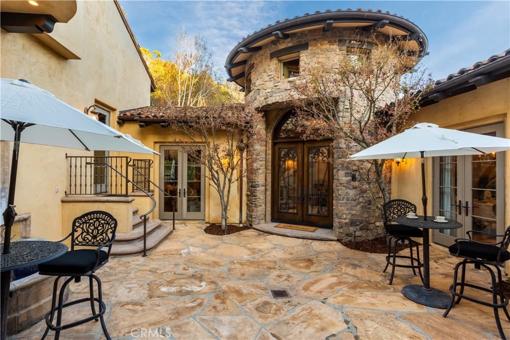 Home at 905 Crescent, Monrovia — photo 3 of 12