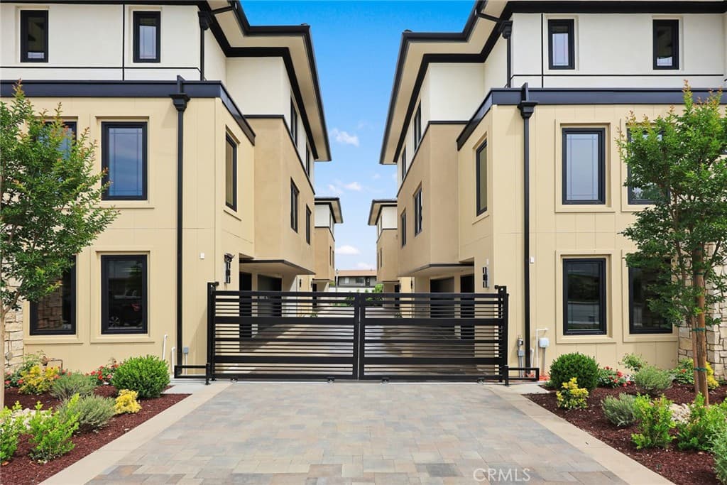 Condo at 826 Sunset Boulevard A, Arcadia — photo 6 of 12