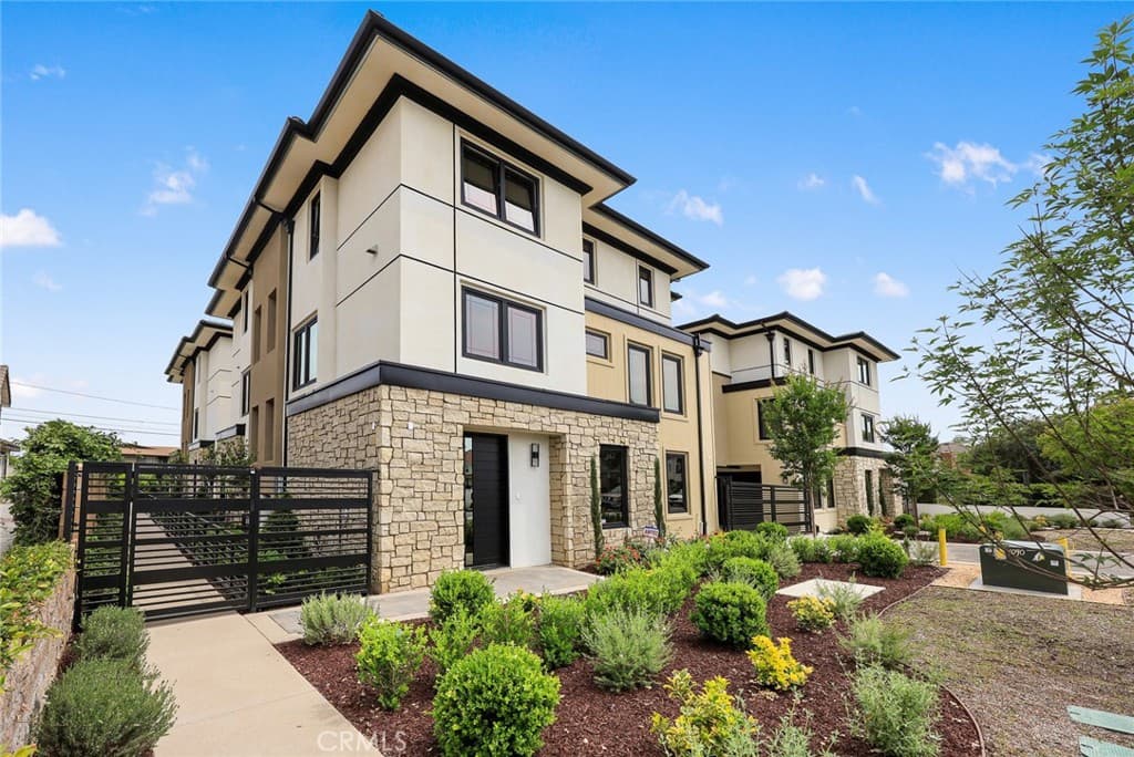 Condo at 832 Sunset Boulevard A, Arcadia — photo 4 of 12