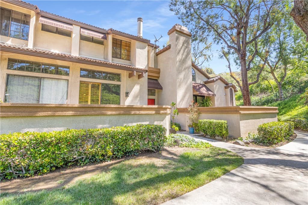 Condo at 11 Wildflower Pl, Pomona — photo 2 of 12
