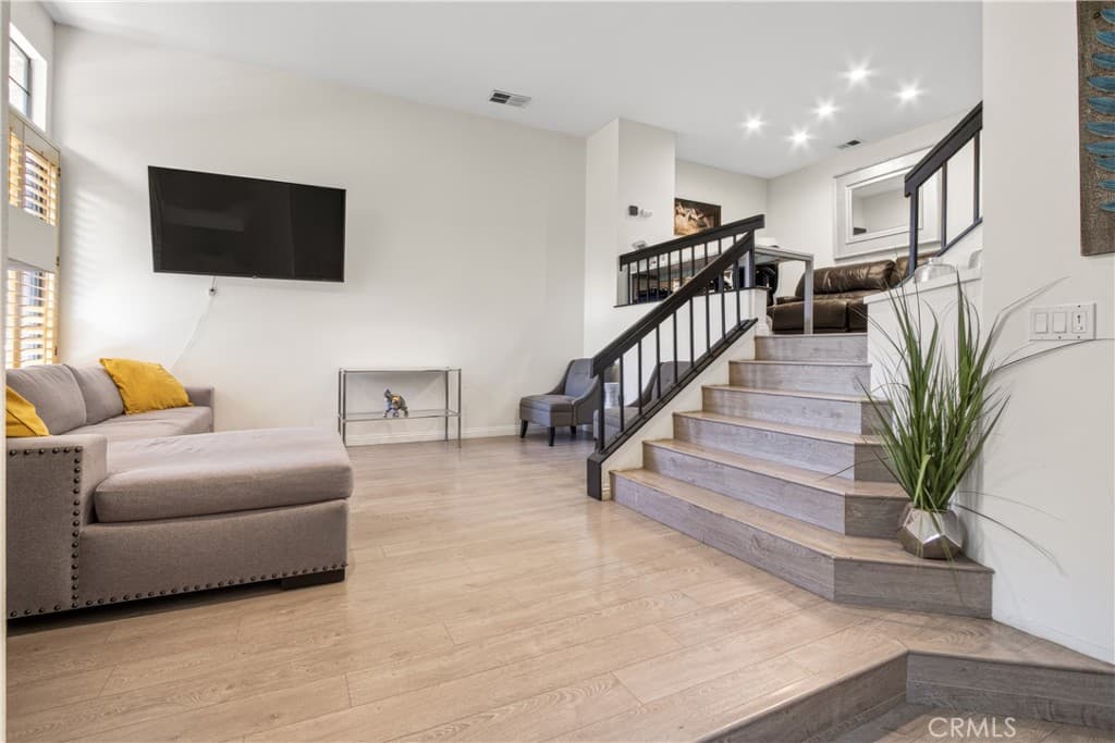 Condo at 11 Wildflower Pl, Pomona — photo 6 of 12