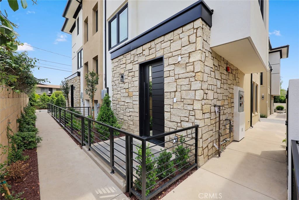 Condo at 828 Sunset Boulevard B, Arcadia — photo 7 of 12