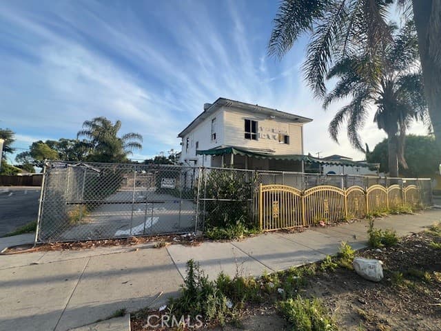 Home at 604 E Mission, Pomona — photo 2 of 12