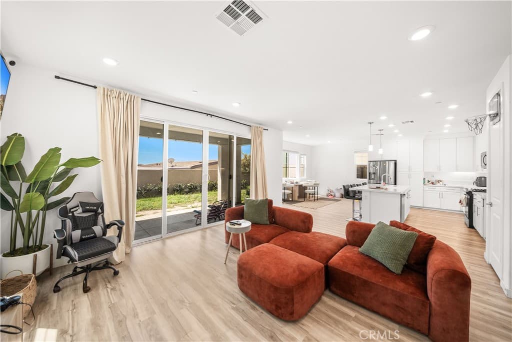 Home at 2860 Sapphire Road, La Verne — photo 6 of 12