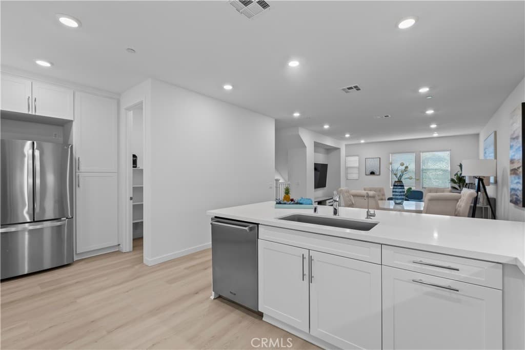 Condo at 4389 Maple Ln, Arcadia — photo 5 of 12