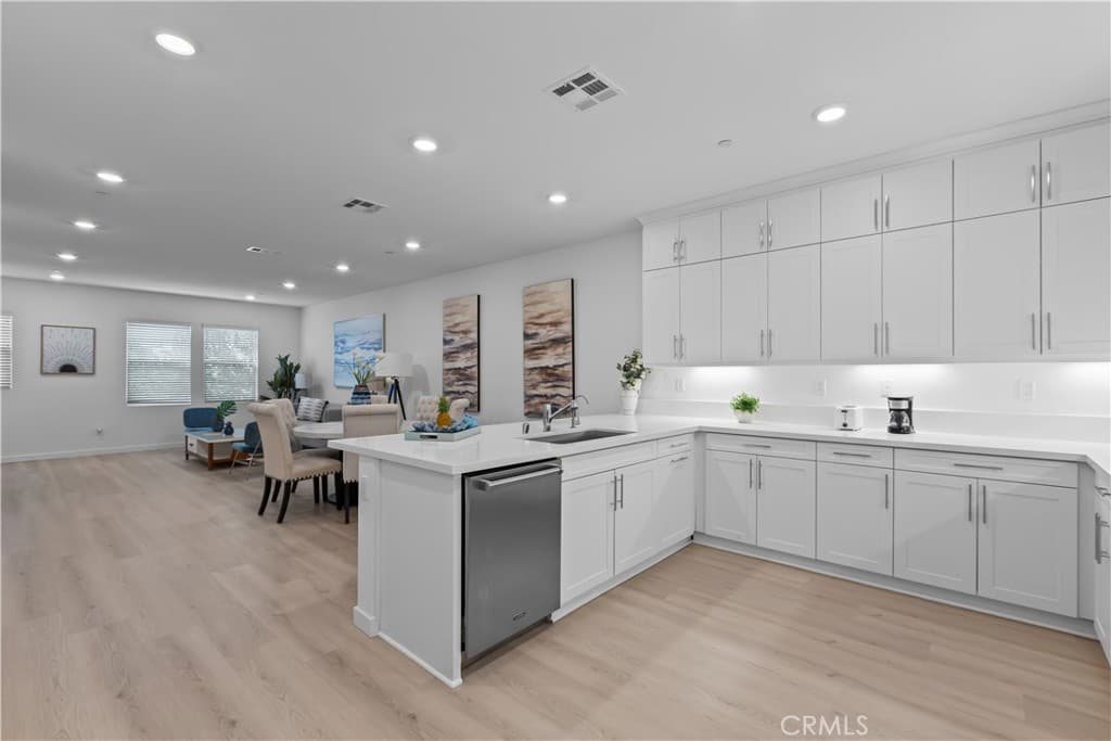 Condo at 4389 Maple Ln, Arcadia — photo 6 of 12