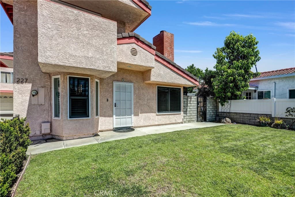 Townhouse at 227 California Street A, Arcadia — photo 3 of 12