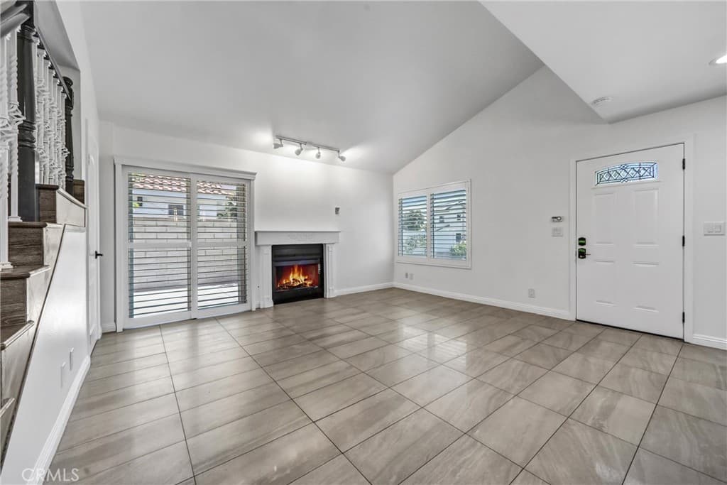 Townhouse at 227 California Street A, Arcadia — photo 9 of 12