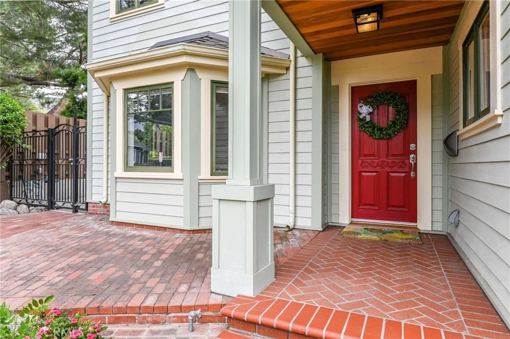 Home at 264 Norumbega, Monrovia — photo 4 of 12