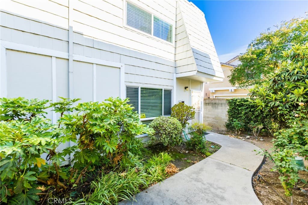 Condo at 1434 Highland Avenue 8, Duarte — photo 1 of 12