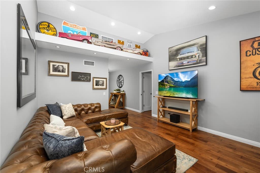 Home at 264 E Radcliffe Drive, Claremont — photo 11 of 12