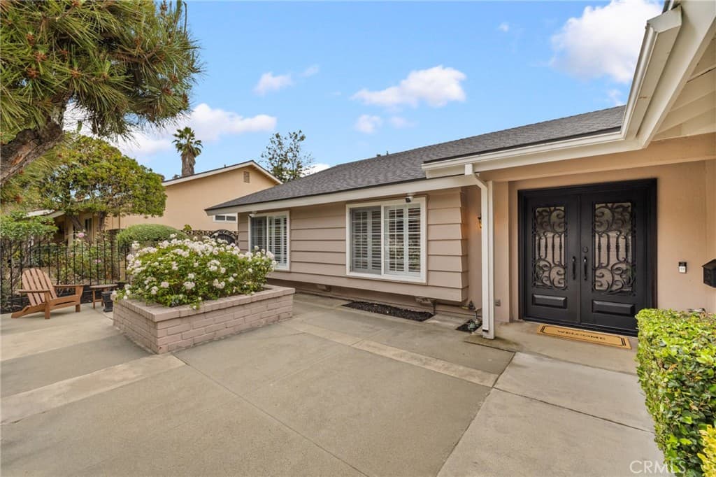 Home at 264 E Radcliffe Drive, Claremont — photo 6 of 12