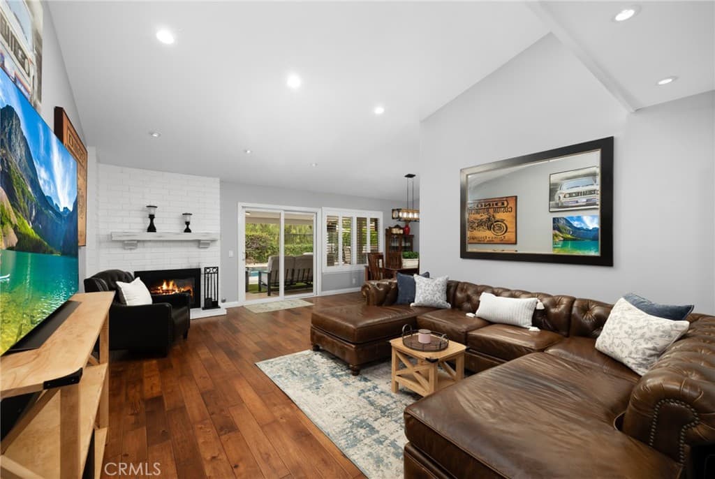 Home at 264 E Radcliffe Drive, Claremont — photo 9 of 12