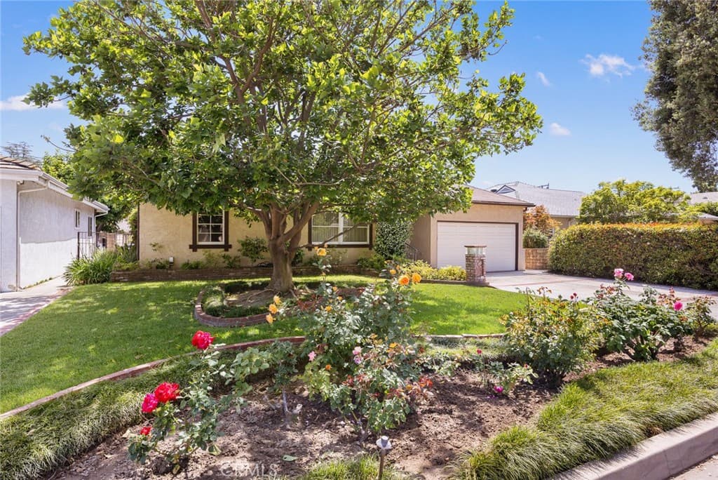 Home at 38 W Pamela, Arcadia — photo 2 of 12