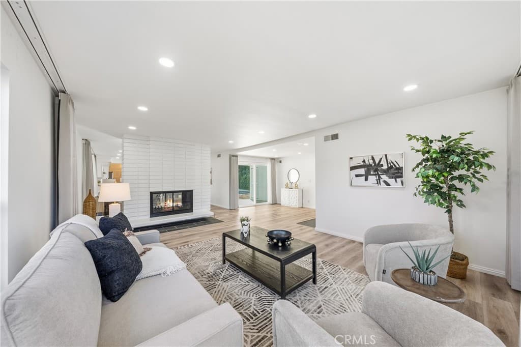 Home at 448 E Sandra Avenue, Arcadia — photo 4 of 12