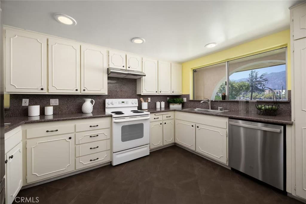 Condo at 630 W Huntington Drive 216, Arcadia — photo 11 of 12