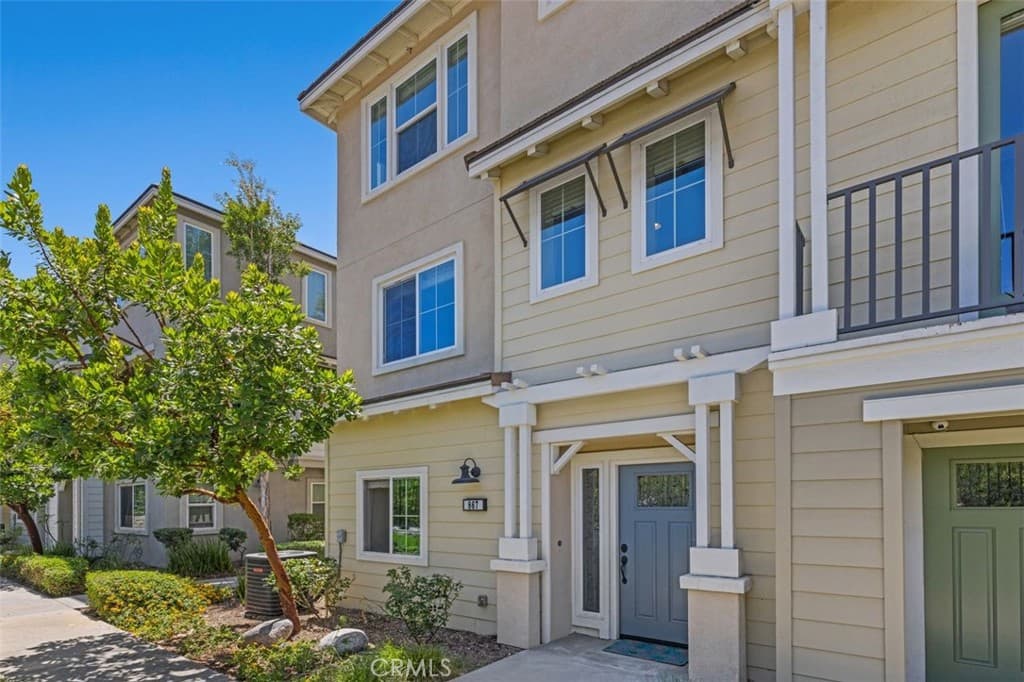 Condo at 867 Seville, Pomona — photo 3 of 12