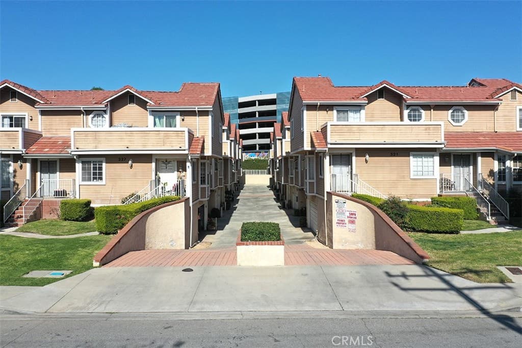 Townhouse at 331 Genoa E, Monrovia — photo 1 of 12