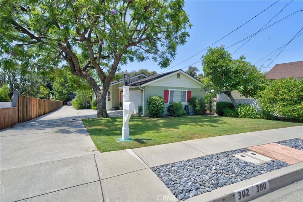 Home at 300 W Laurel Avenue, Sierra Madre — photo 3 of 12