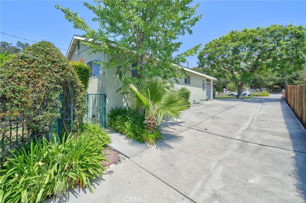 Home at 300 W Laurel Avenue, Sierra Madre — photo 4 of 12